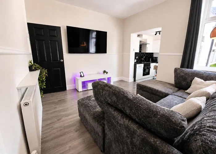 3-Bed Home Sleeps 6 Free Parking Work Stays