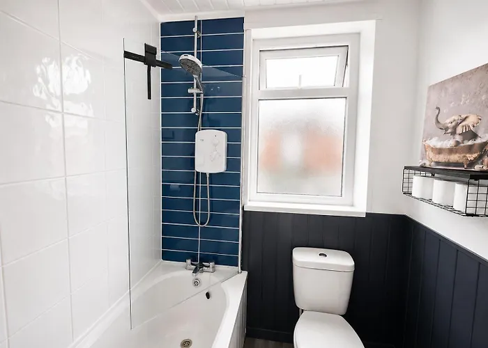 3-Bed Home Sleeps 6 Free Parking Work Stays